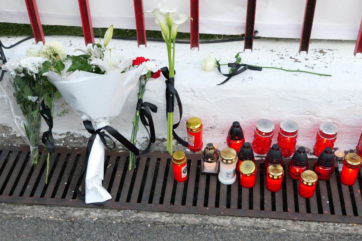 Sicriul lui Emeric Ienei, depus la stadionul din Oradea