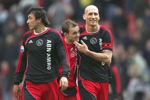 Venit la București, Wesley Sneijder și-a amintit despre Alibec, Ogăraru, Chivu și Lobonț: „Vorbea tot timpul cu soția: «Ce faci, iubi?»”