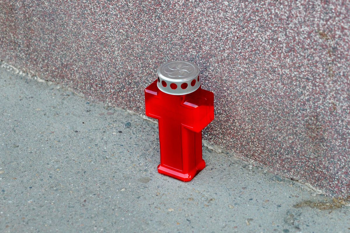 Emeric Ienei va fi îngropat alături de soție » Detaliul din fața casei din Oradea