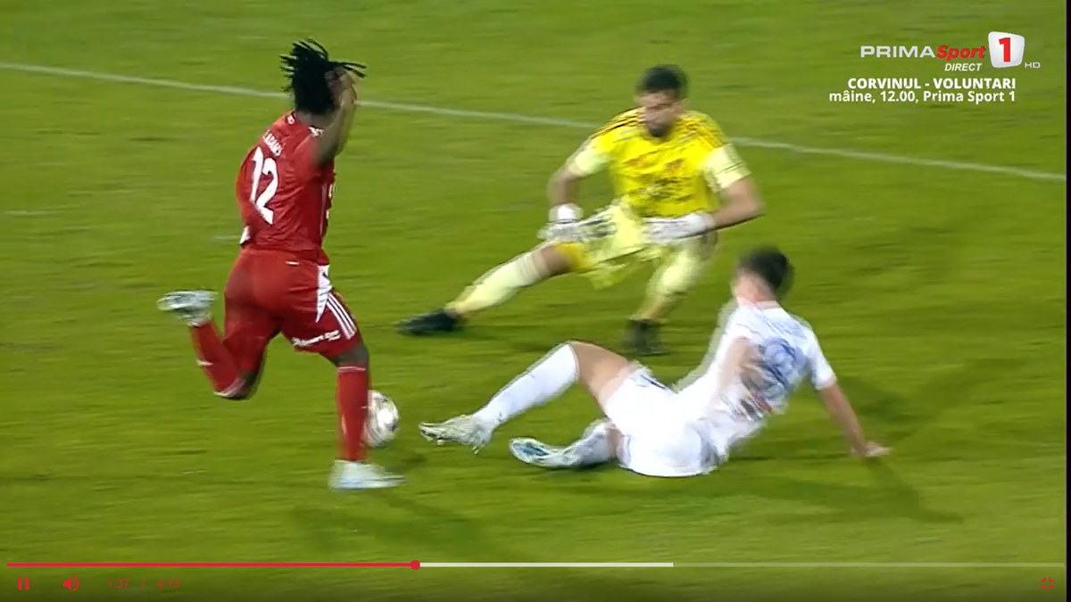Revenit după 3 etape de suspendare, Istvan Kovacs a comis-o grav! A văzut fix pe dos două faze-cheie și VAR l-a salvat