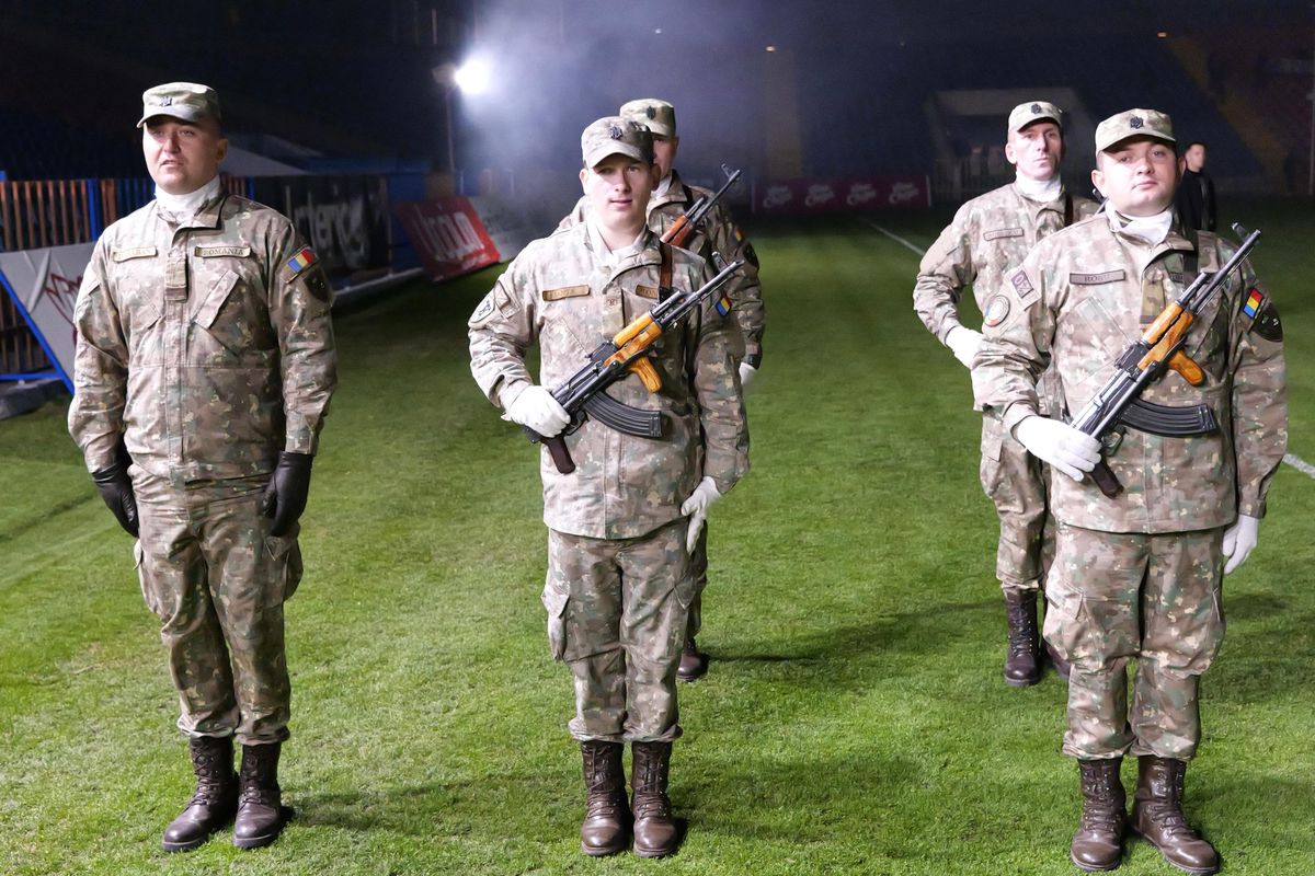 Sicriul lui Emeric Ienei, depus la stadionul din Oradea