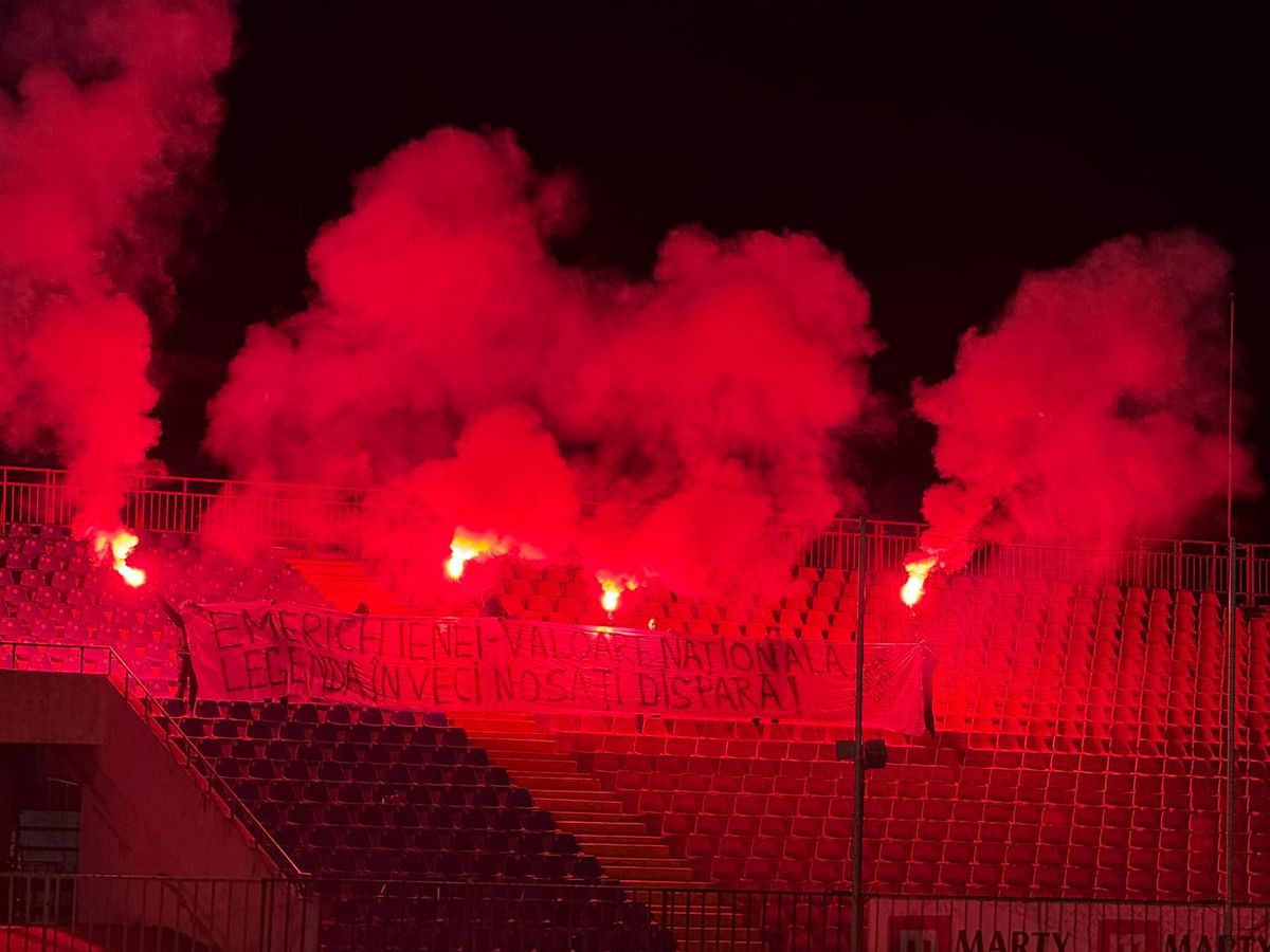 Sicriul lui Emeric Ienei, depus la stadionul din Oradea
