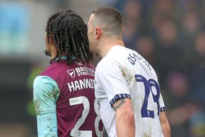 Suspendat NOUĂ meciuri pentru rasism după un meci în Anglia » În 2024, mușca un adversar