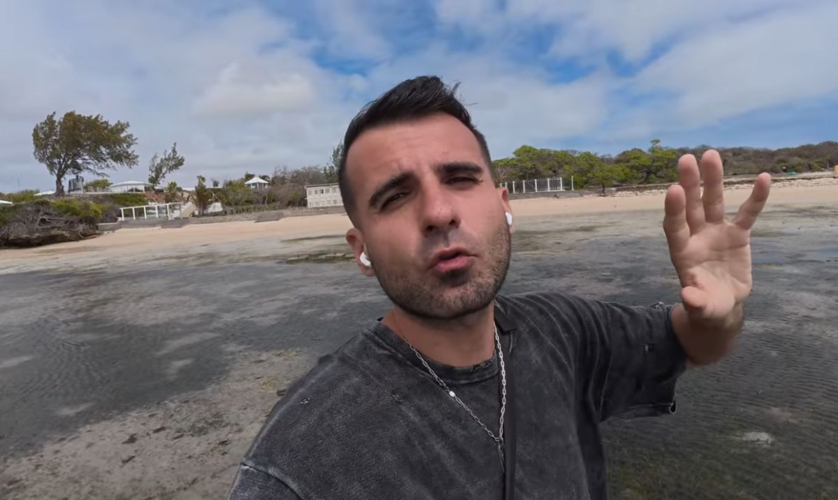 L-a găsit pe controversatul Radu Mazăre: lucra la construcția unui teren pentru un sport inedit! Imaginile postate de un celebru vlogger român