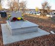 Emeric Ienei va fi îngropat alături de soție » Detaliul din fața casei din Oradea