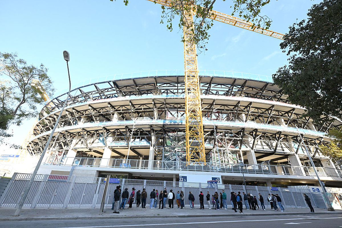 Barcelona a revenit pe Camp Nou după 894 de zile! 23.000 de fani la antrenament, imagini senzaționale