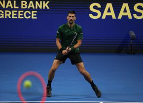 Novak Đoković v finalu ATP 250 v Atenah po zmagi nad Yannickom Hanfmannom