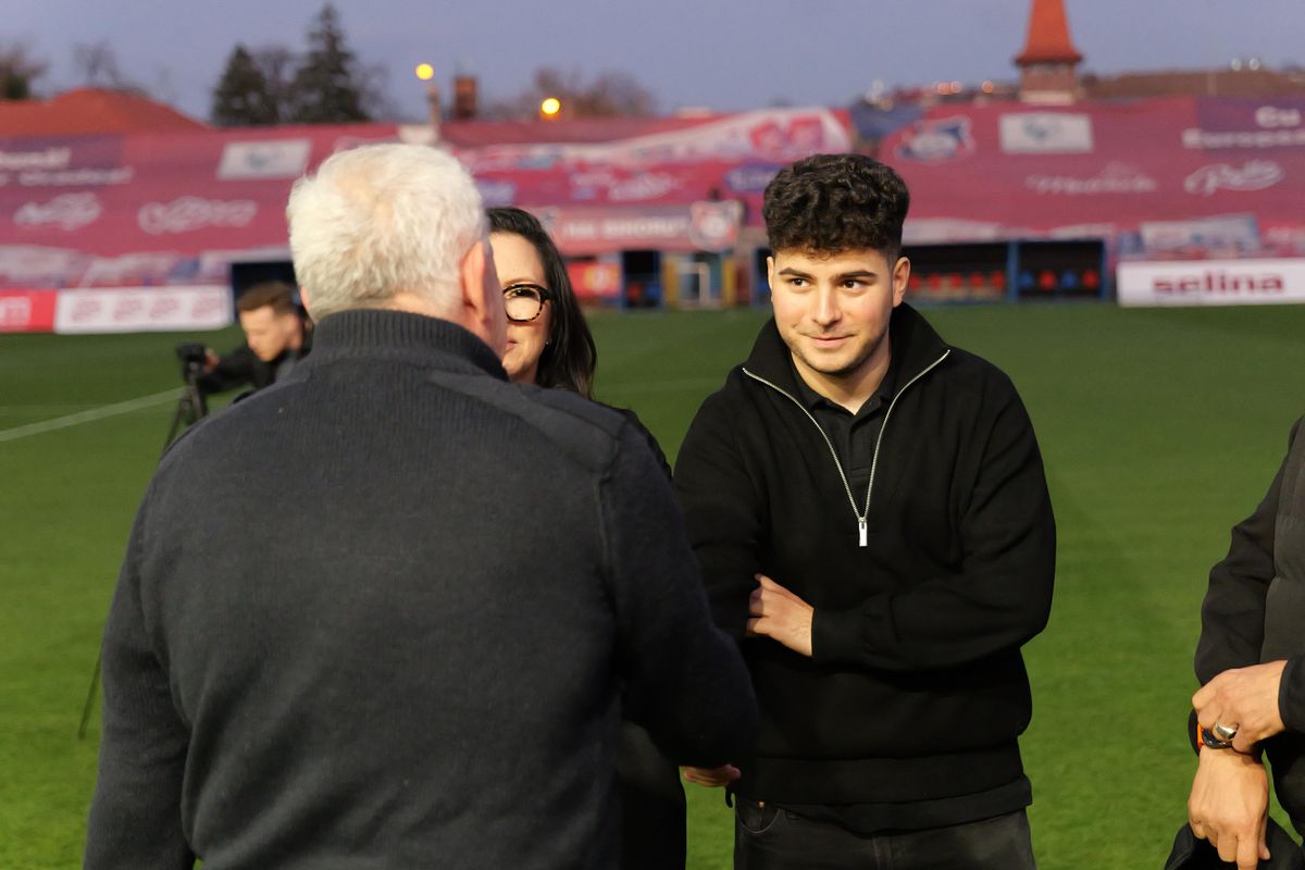 Sicriul lui Emeric Ienei, depus la stadionul din Oradea