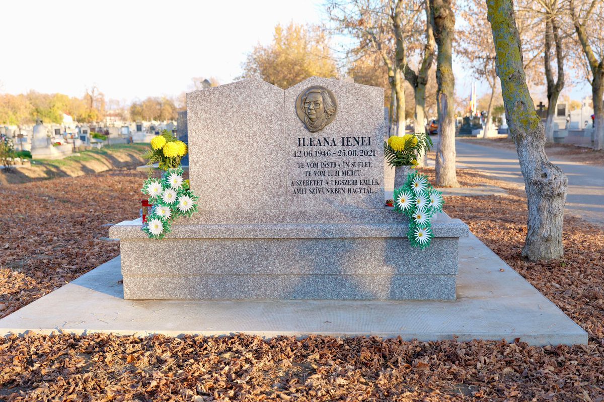 Emeric Ienei va fi îngropat alături de soție » Detaliul din fața casei din Oradea