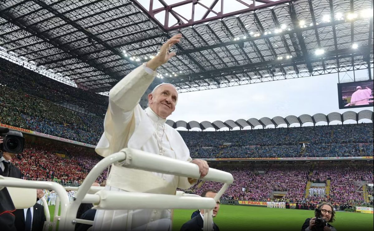 Imagini cu San Siro - Giuseppe Meazza, legendarul stadion care va fi înlocuit din 2031 de o arenă nouă cu 71.500 de locuri