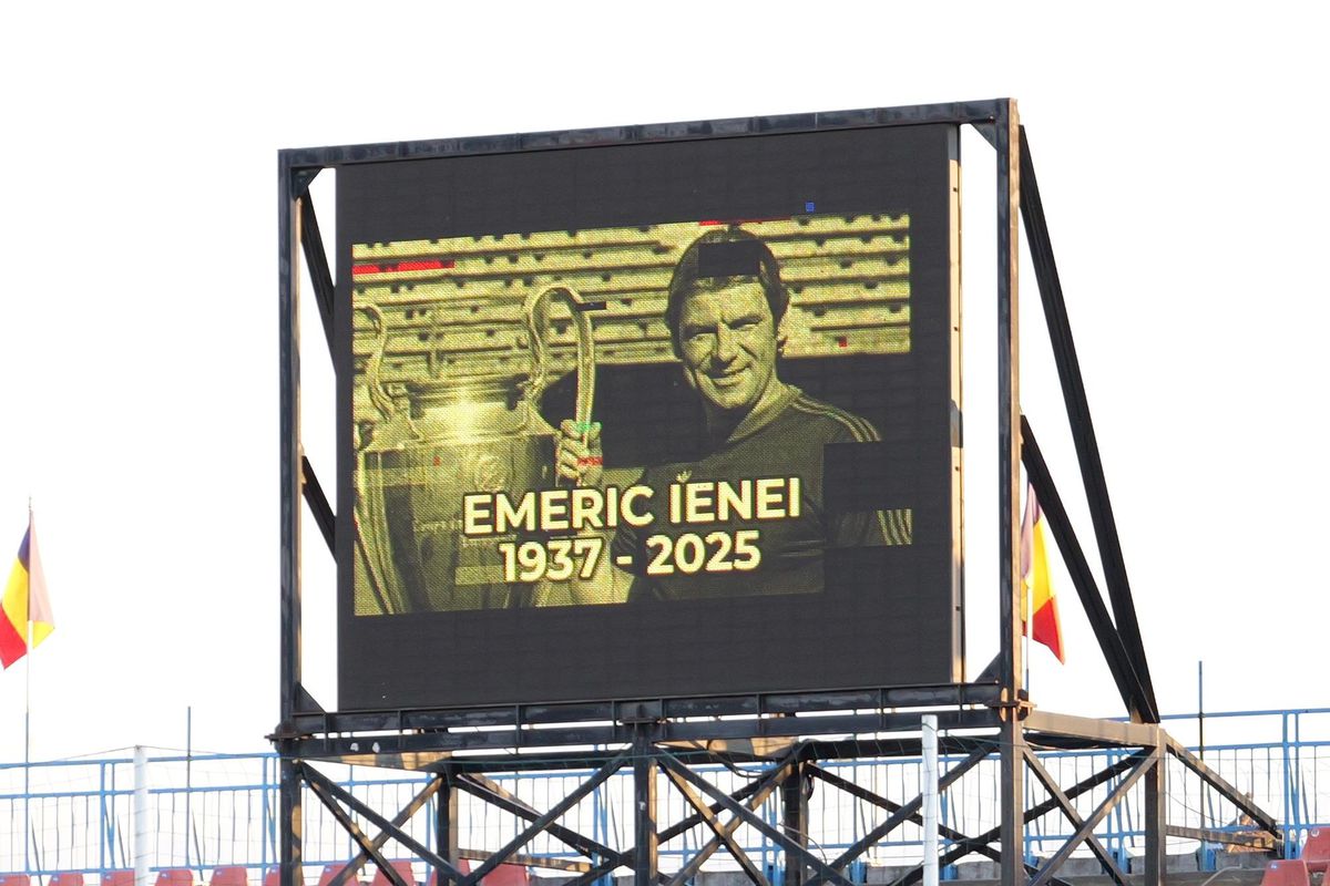 Sicriul lui Emeric Ienei, depus la stadionul din Oradea