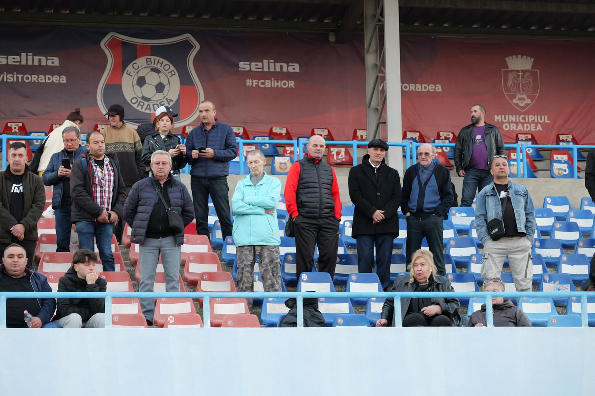 Sicriul lui Emeric Ienei, depus la stadionul din Oradea