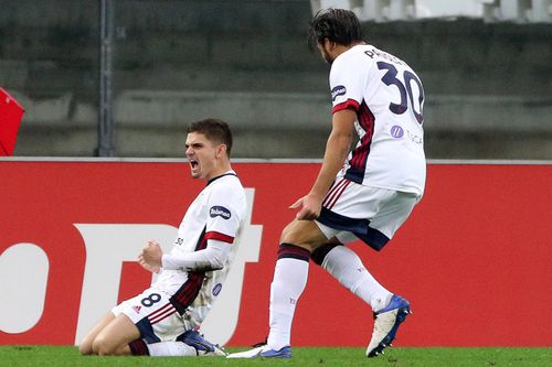 Răzvan Marin (stânga), după golul marcat în Verona - Cagliari 1-1 // foto: Imago