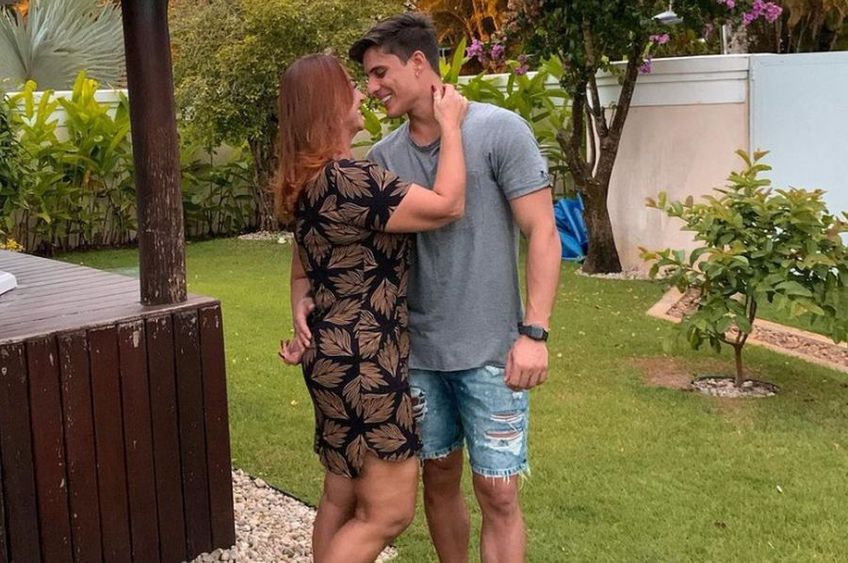 Tiago Ramos, iubitul mamei lui Neymar, susține că a fost înjunghiat într-un restaurant din Mexic, stațiunea Cancun.