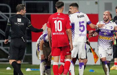 Una dintre „victimele” arbitrilor iese la atac: „Se răspunde la comenzi! Nu putem să nu vedem mizeria din arbitrajul românesc!”