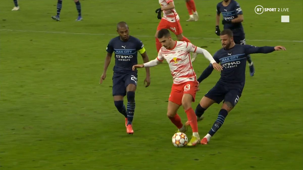 Kyle Walker, fault grosolan în Leipzig - Manchester City » Intrarea pentru care a văzut direct „roșu”!