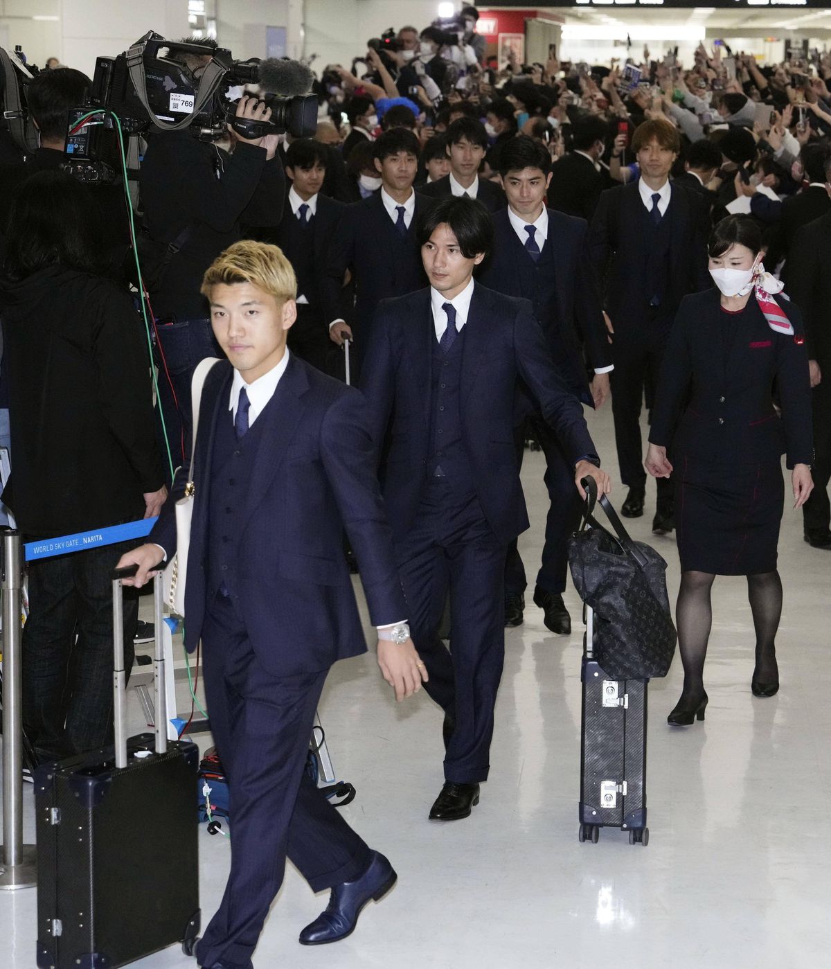 Sute de fani la revenirea naționalei Japoniei în țară