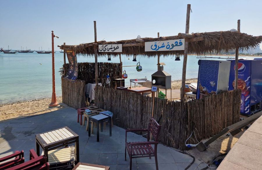 Antalya? Grecia? Nu, Doha Antalya? Grecia? Nu, e Doha! Imagini din „satul-fantomă”, cu pescari inexistenți, prin care șeicii imită popularele destinații turistice