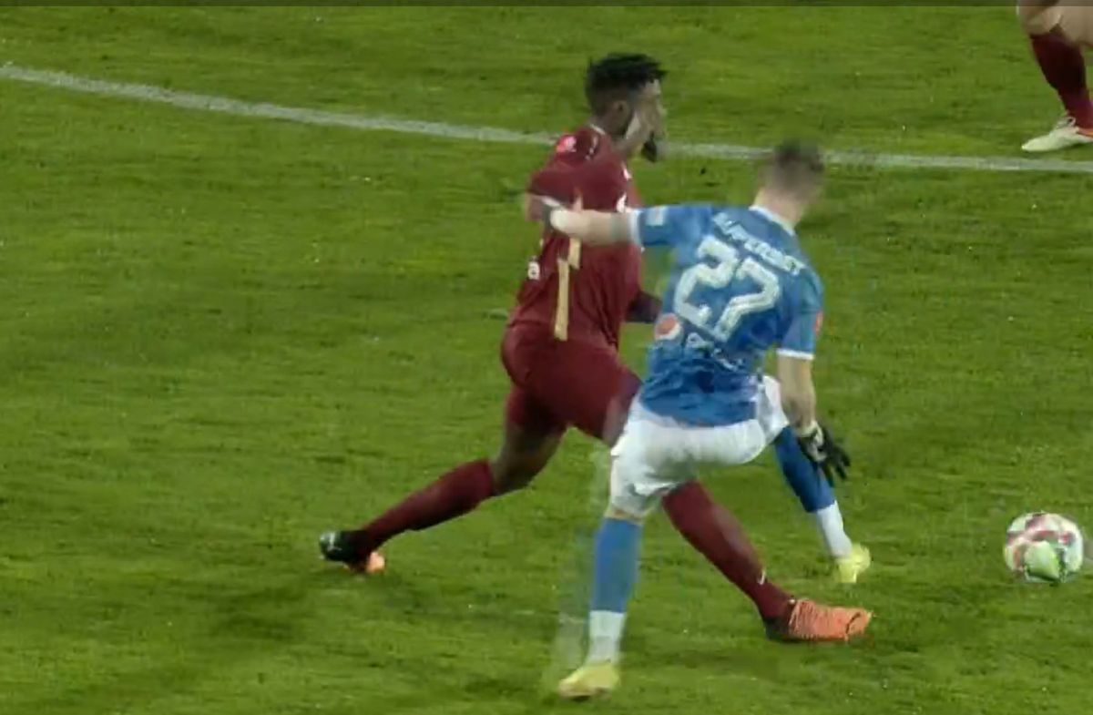 Cartonaș ROȘU în minutul 3 din Farul - CFR Cluj » Hagi a „împietrit” pe bancă