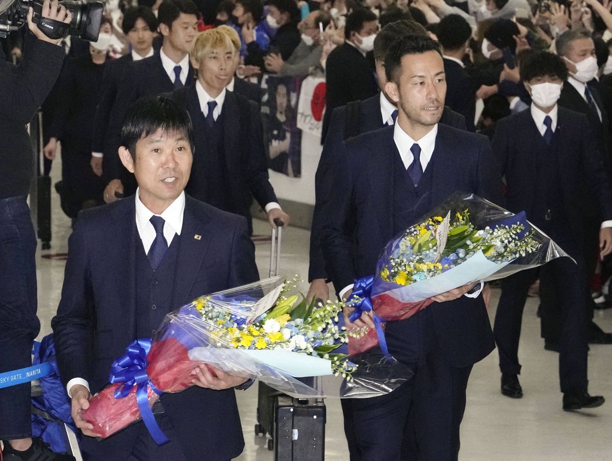 Sute de fani la revenirea naționalei Japoniei în țară