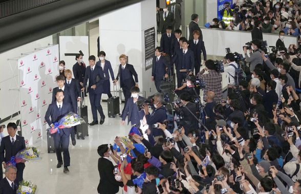 Japonezii s-au întors acasă după Campionatul Mondial » Sute de fani i-au așteptat pe aeroport