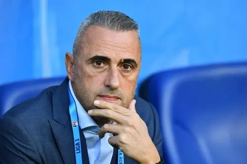 Fostul fotbalist Valeriu Răchită (53 de ani) încă nu este convins de Ivaylo Petev (48 de ani), antrenorul Universității Craiova.
