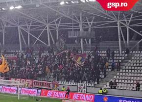 Galeria lui Dinamo s-a fărâmițat: la meciul cu Oțelul Galați, fanii „câinilor” au cântat din toate părțile arenei