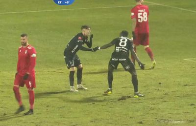 Calificarea decisă de o groapă din gazon! Moment savuros după golul decisiv din Cupa României Betano