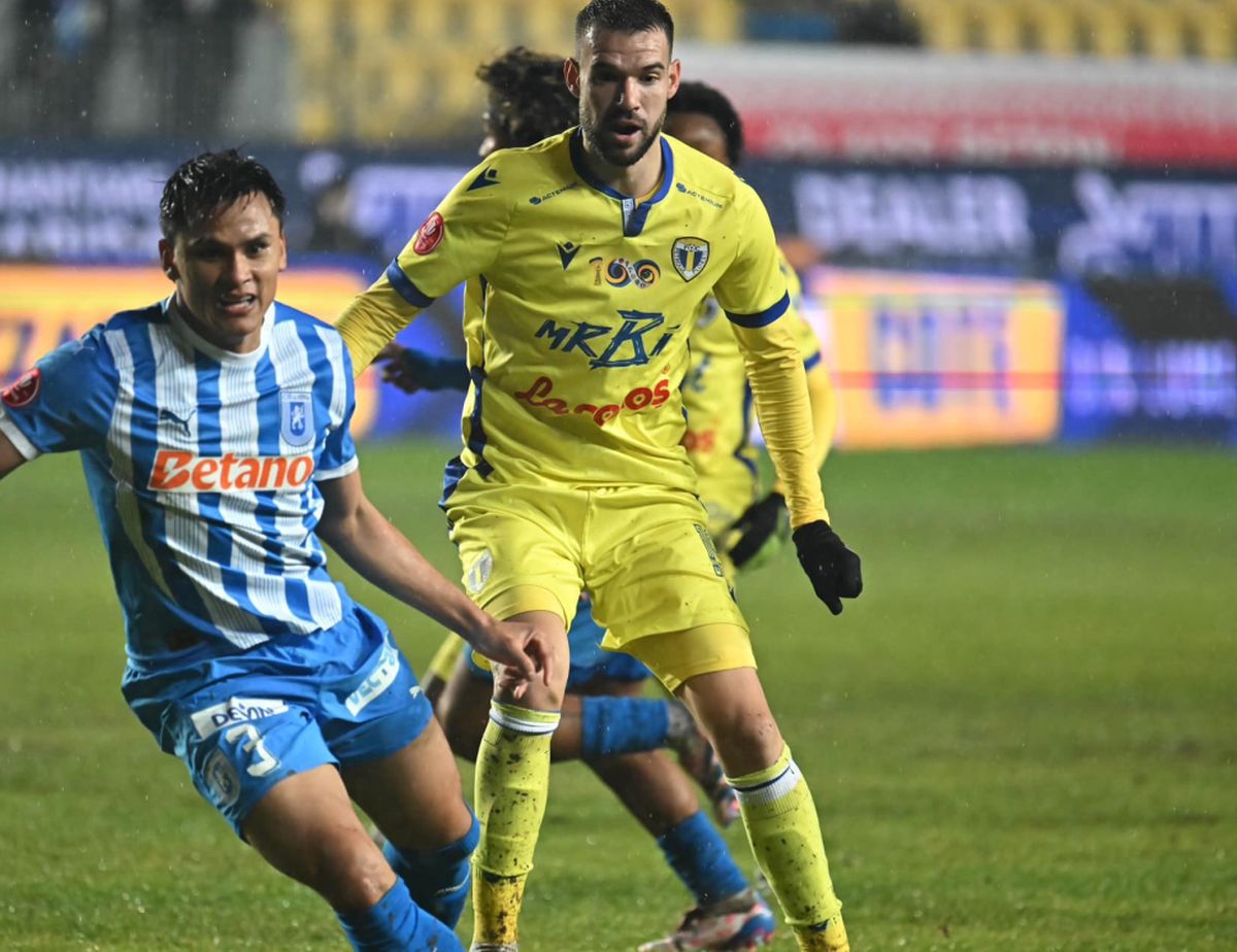 Petrolul - Universitatea Craiova 1-1 » Lupte în noroi pentru un rezultat care îi ajută mai mult pe alții