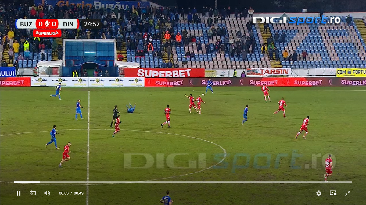 Intrarea neglijentă a lui Sivis a lăsat-o pe Dinamo cu om în minus din minutul 26 » Din camera VAR nu s-a intervenit