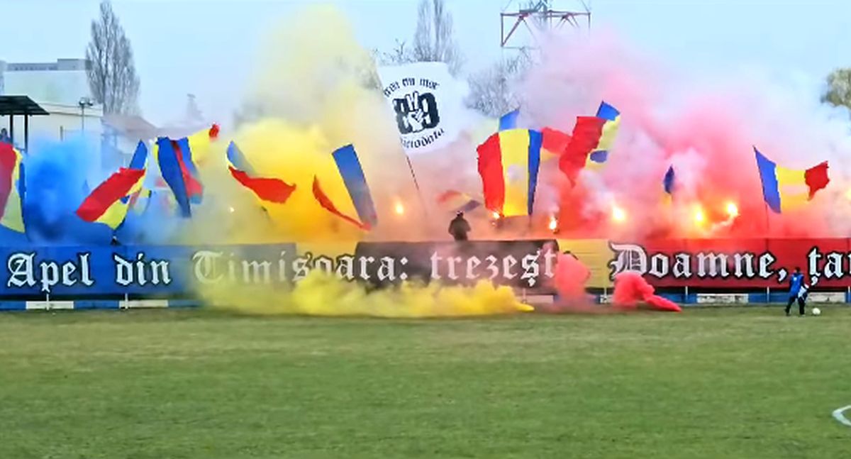 Atmosferă-manifest la un meci de Liga 3: „Apel din Timișoara: trezește, Doamne, țara!”