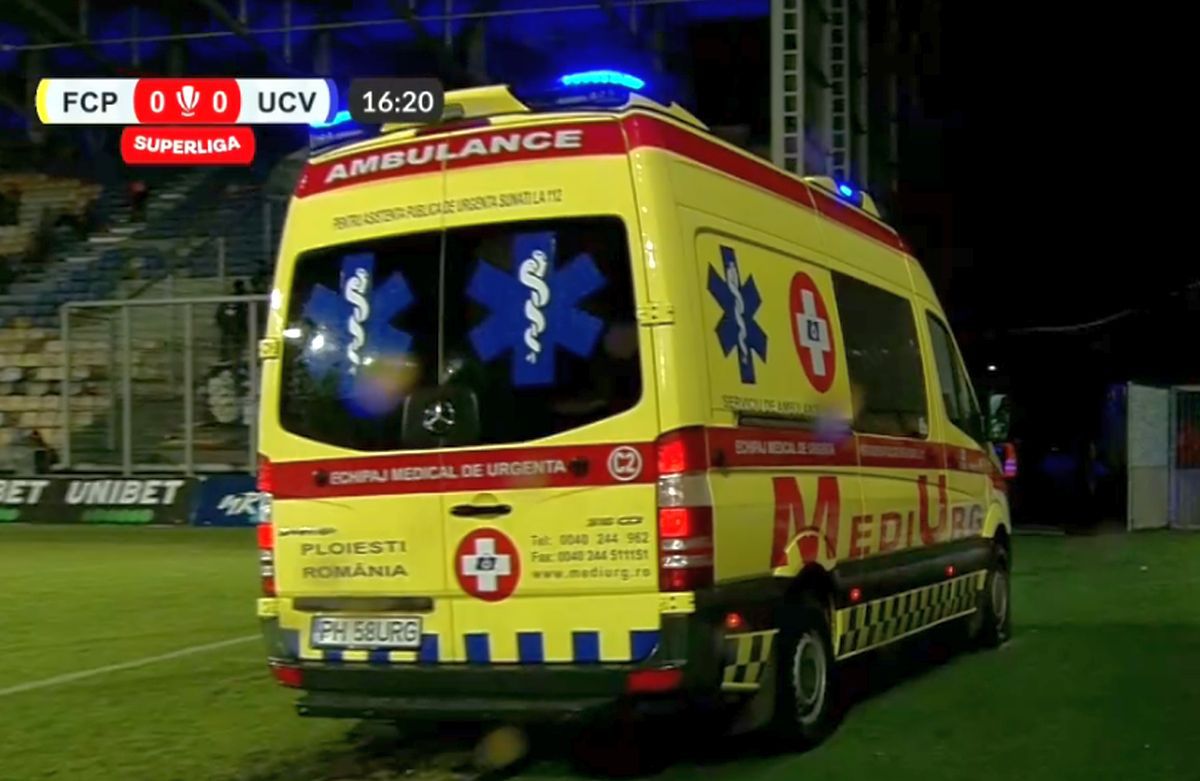 Urcat în ambulanță și transportat la spital, după ce s-a prăbușit pe gazon în Petrolul - Craiova