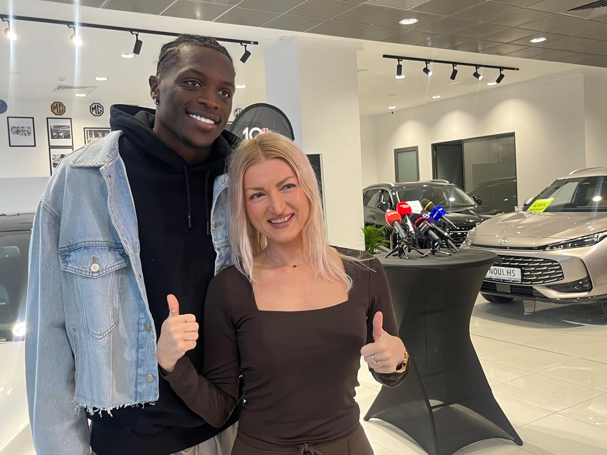 Fotbaliștii de la FCSB au testat azi noile automobile și au făcut declarații interesante: „Mă tentează cetățenia română”