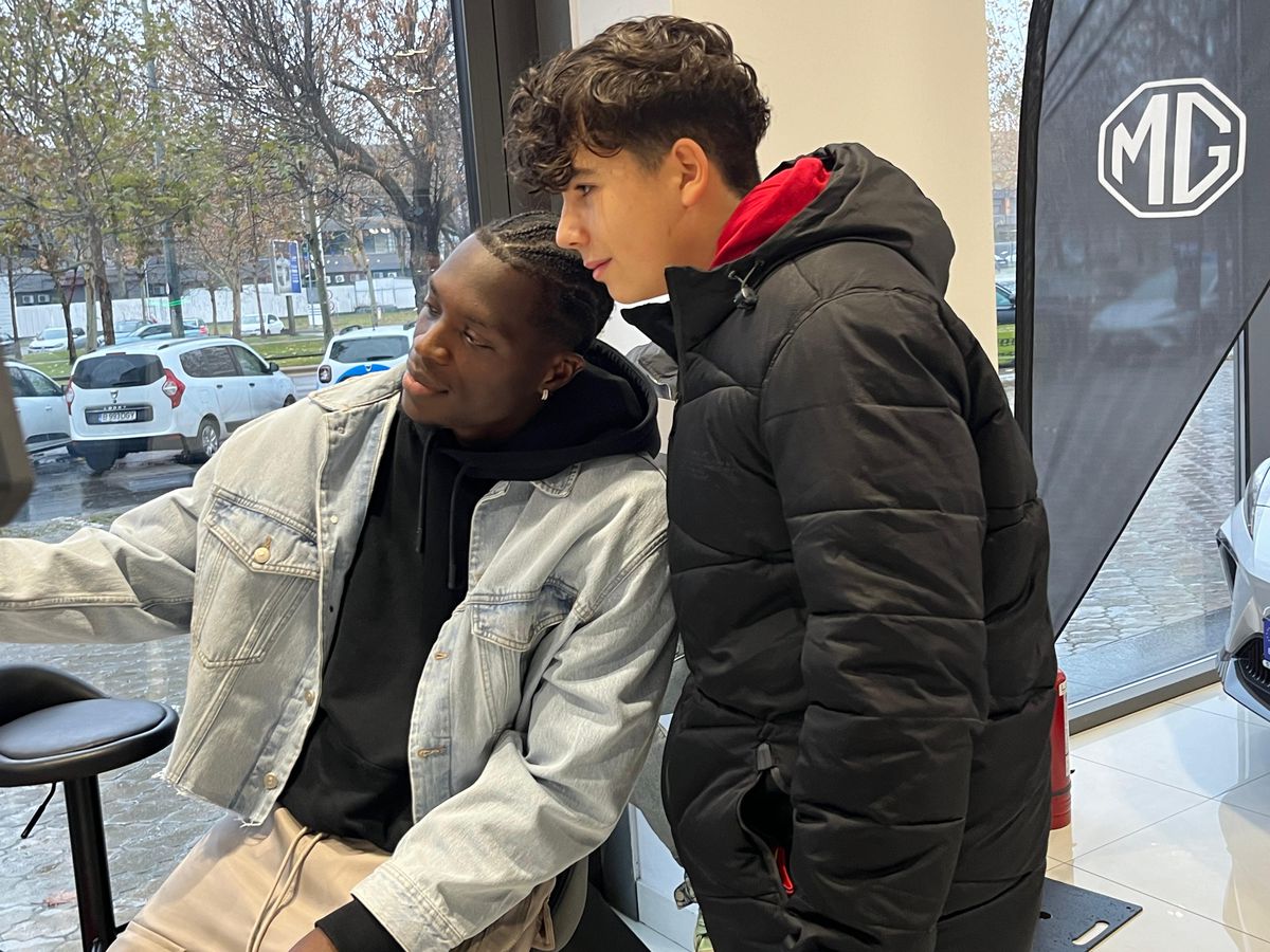 Fotbaliștii de la FCSB au testat azi noile automobile și au făcut declarații interesante: „Mă tentează cetățenia română”