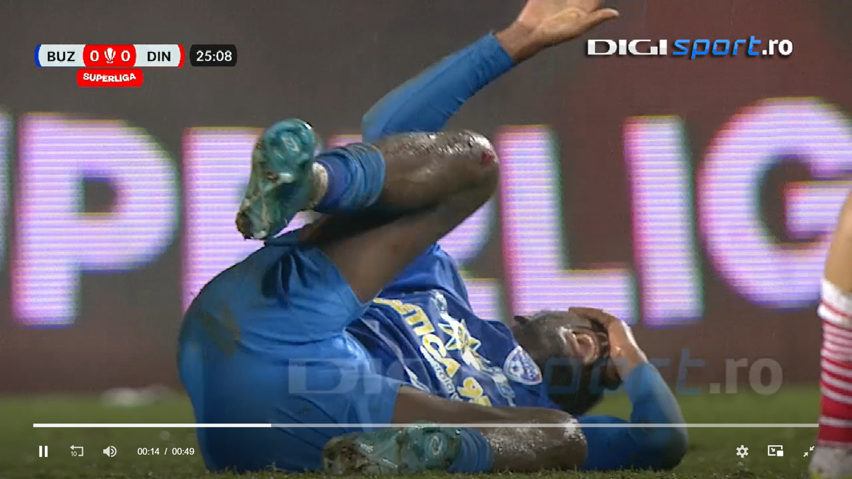 Intrarea neglijentă a lui Sivis a lăsat-o pe Dinamo cu om în minus din minutul 26 » Din camera VAR nu s-a intervenit