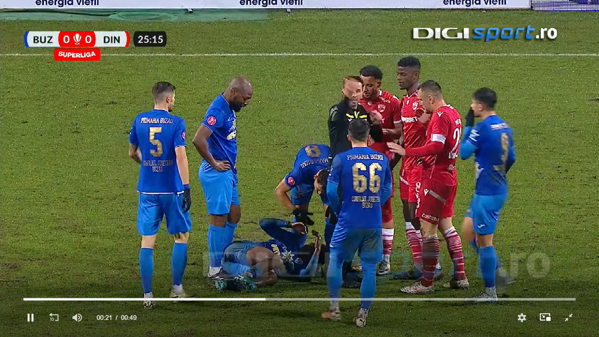 Intrarea neglijentă a lui Sivis a lăsat-o pe Dinamo cu om în minus din minutul 26 » Din camera VAR nu s-a intervenit