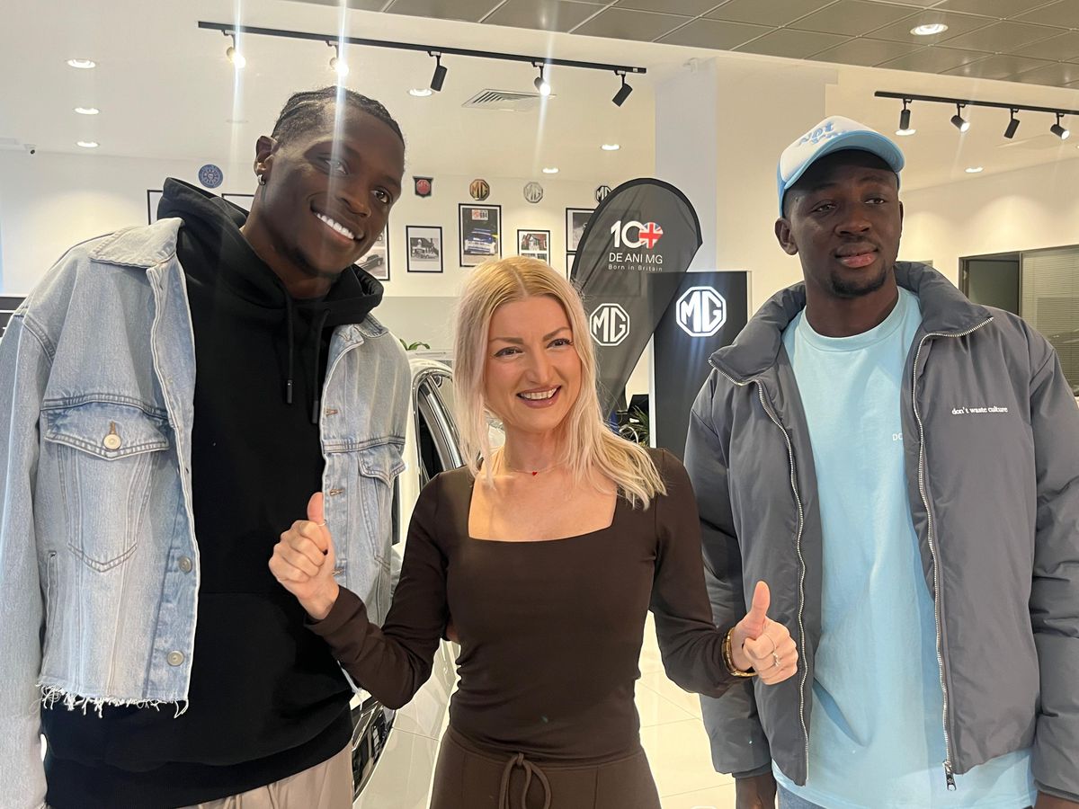 Fotbaliștii de la FCSB au testat azi noile automobile și au făcut declarații interesante: „Mă tentează cetățenia română”