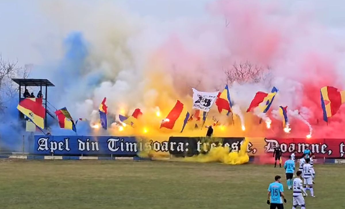 Atmosferă-manifest la un meci de Liga 3: „Apel din Timișoara: trezește, Doamne, țara!”