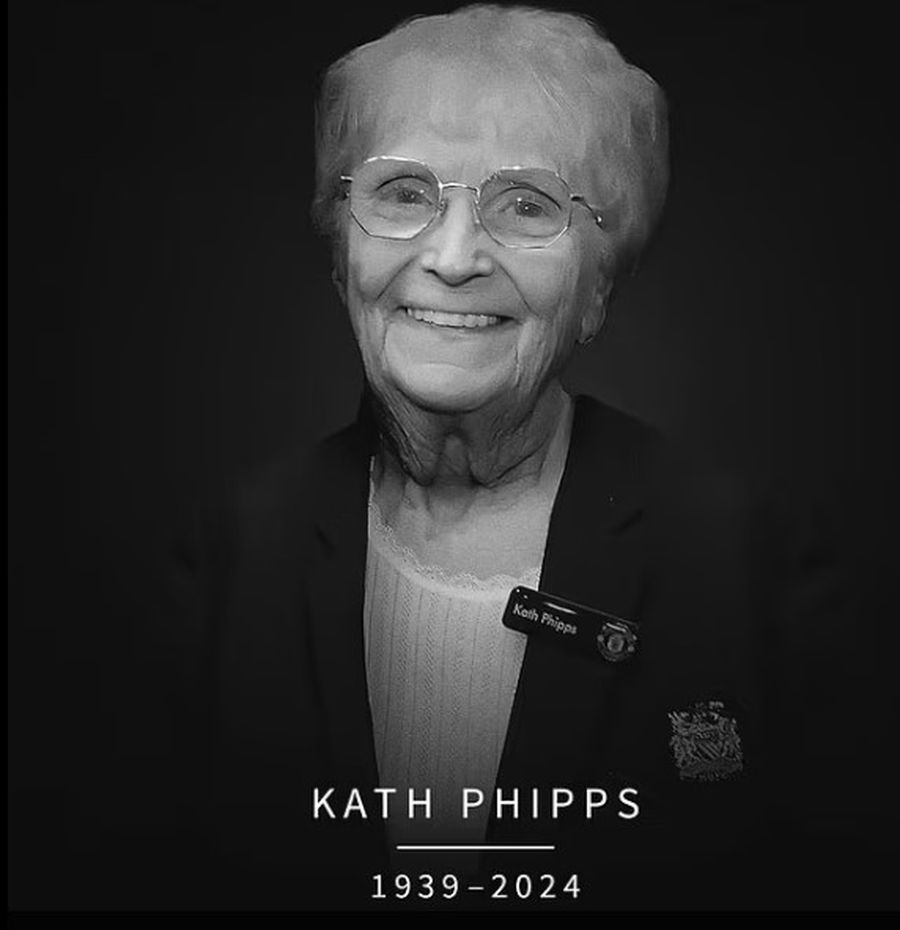 Fosta recepționeră de pe Old Trafford, Kath Phipps, s-a stins la 85 de ani Mesajul înduioșător al lui David Beckham pentru fosta angajată a clubului: „Ai fost ca o mamă! Stadionul va fi trist fără surâsul tău”
