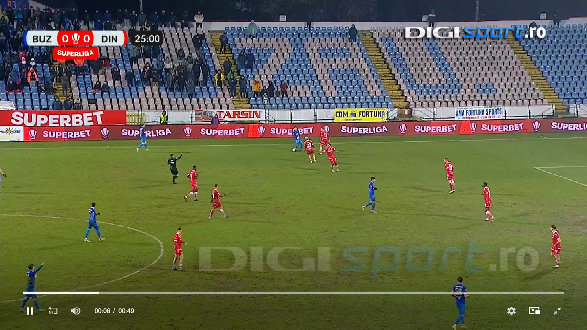 Intrarea neglijentă a lui Sivis a lăsat-o pe Dinamo cu om în minus din minutul 26 » Din camera VAR nu s-a intervenit
