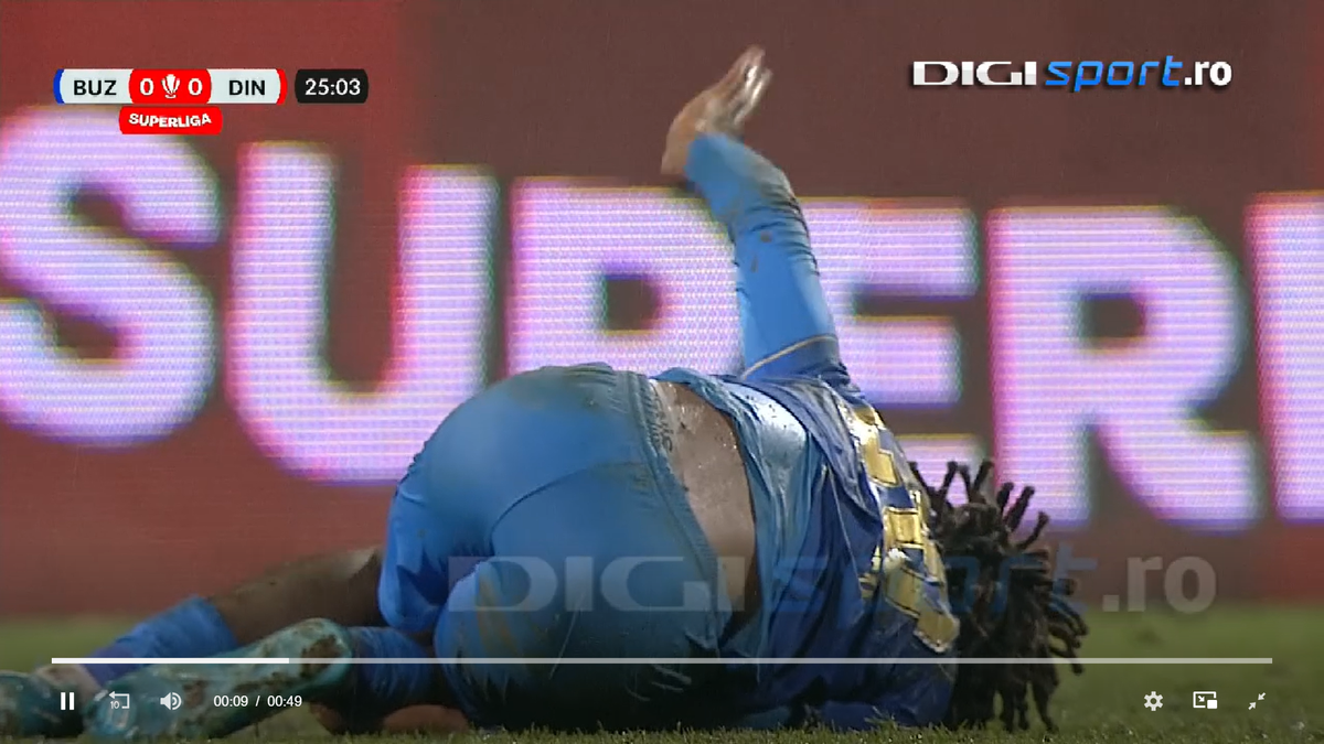 Intrarea neglijentă a lui Sivis a lăsat-o pe Dinamo cu om în minus din minutul 26 » Din camera VAR nu s-a intervenit