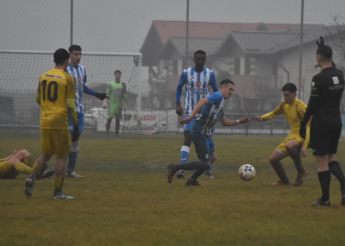 Imagini „medievale” în Moldova: fostul antrenor din Superligă, implicat în meciul jucat într-o „mlaștină” » Echipa lui a câștigat cu 7-0!