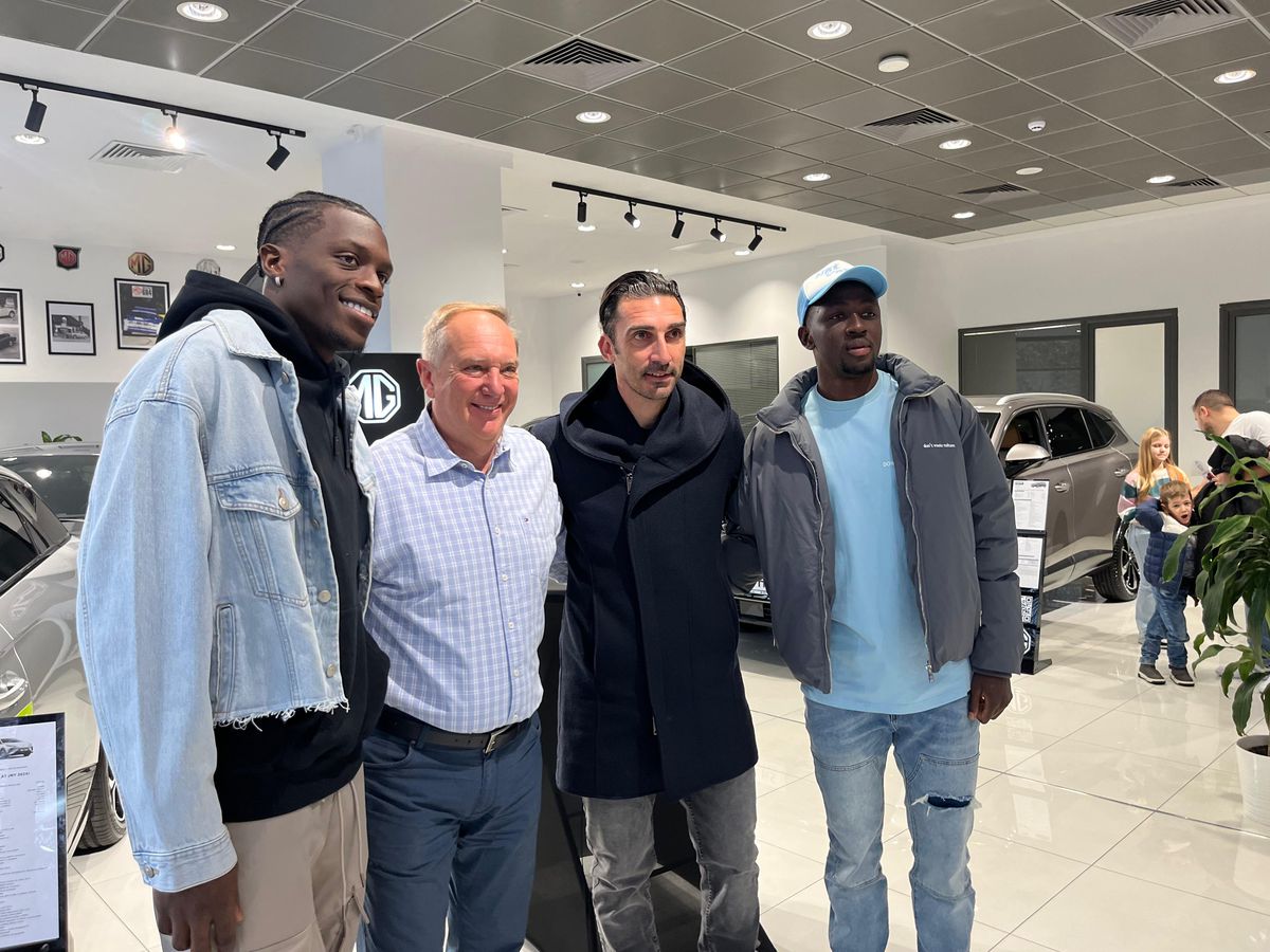 Fotbaliștii de la FCSB au testat azi noile automobile și au făcut declarații interesante: „Mă tentează cetățenia română”