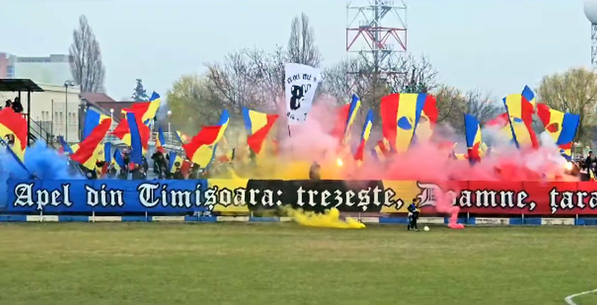 Atmosferă-manifest la un meci de Liga 3: „Apel din Timișoara: trezește, Doamne, țara!”