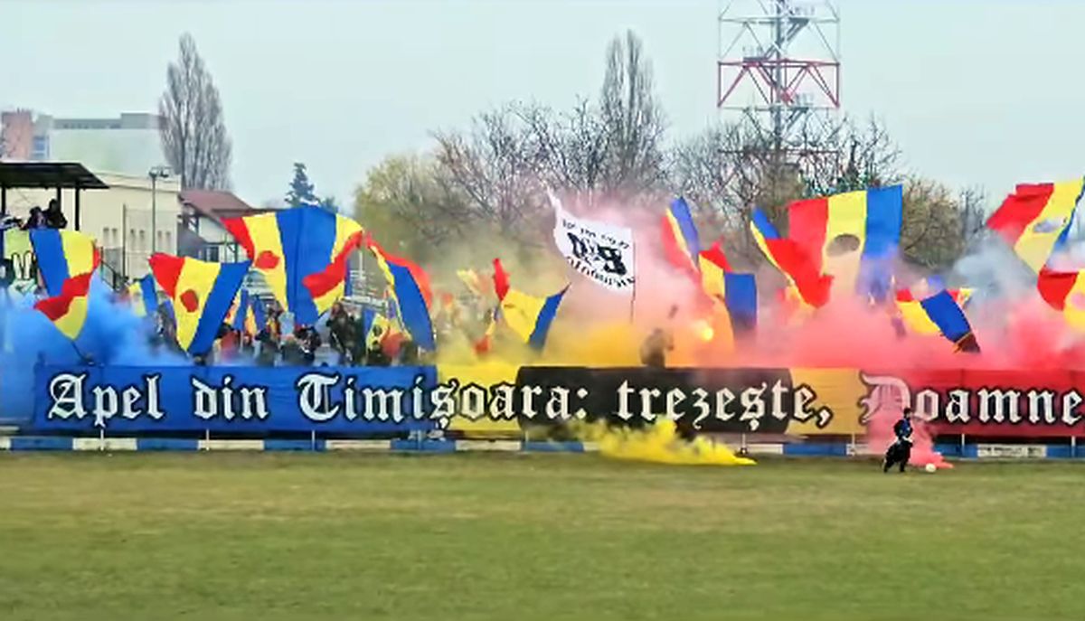 Atmosferă-manifest la un meci de Liga 3: „Apel din Timișoara: trezește, Doamne, țara!”