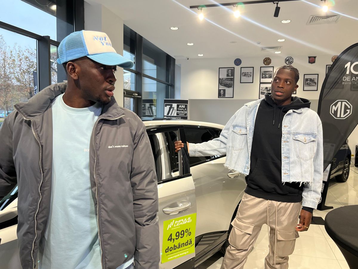 Fotbaliștii de la FCSB au testat azi noile automobile și au făcut declarații interesante: „Mă tentează cetățenia română”