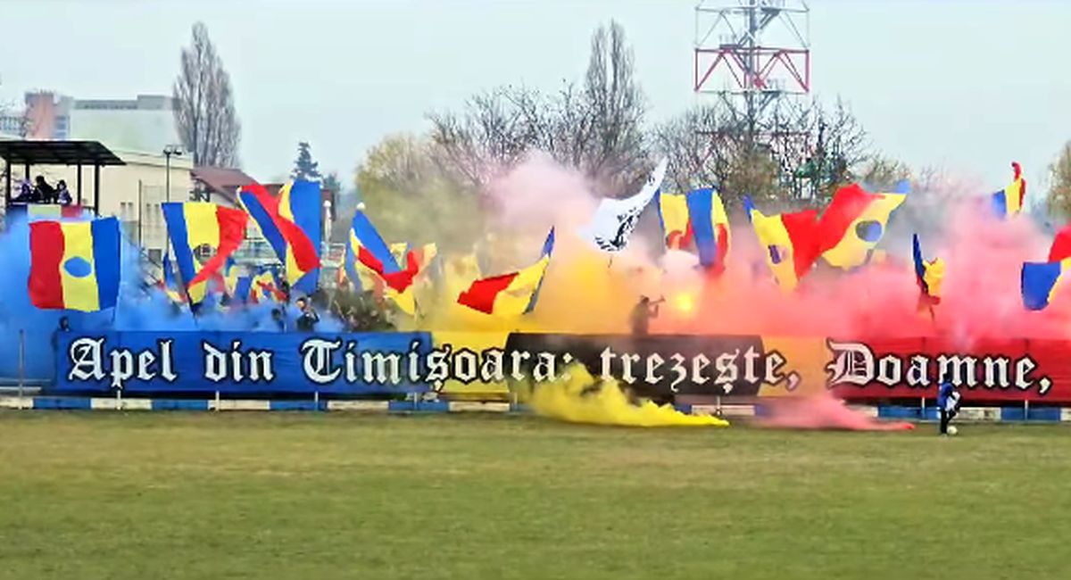 Atmosferă-manifest la un meci de Liga 3: „Apel din Timișoara: trezește, Doamne, țara!”