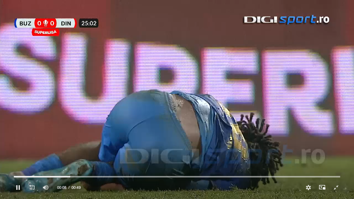 Intrarea neglijentă a lui Sivis a lăsat-o pe Dinamo cu om în minus din minutul 26 » Din camera VAR nu s-a intervenit