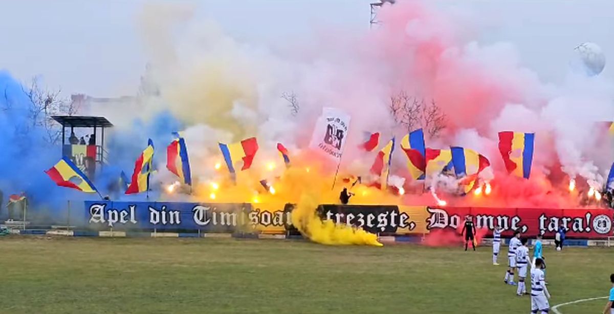 Atmosferă-manifest la un meci de Liga 3: „Apel din Timișoara: trezește, Doamne, țara!”