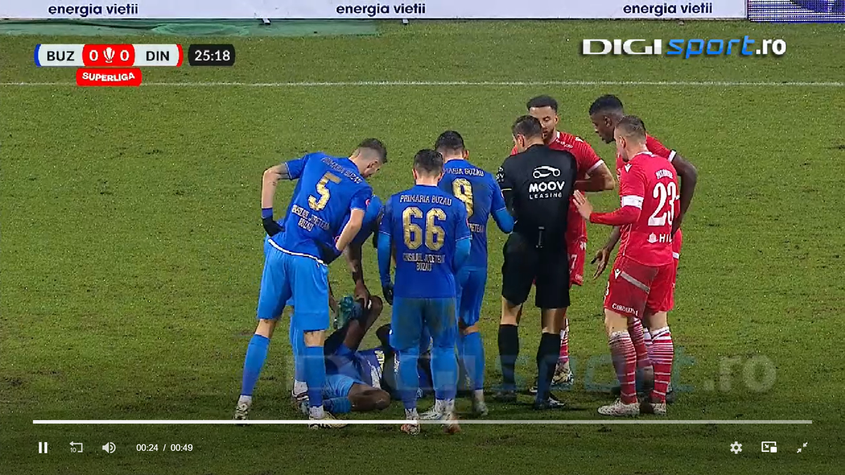 Intrarea neglijentă a lui Sivis a lăsat-o pe Dinamo cu om în minus din minutul 26 » Din camera VAR nu s-a intervenit